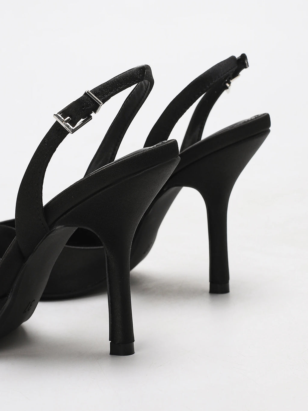 עקב דק מחודד דגם דרי